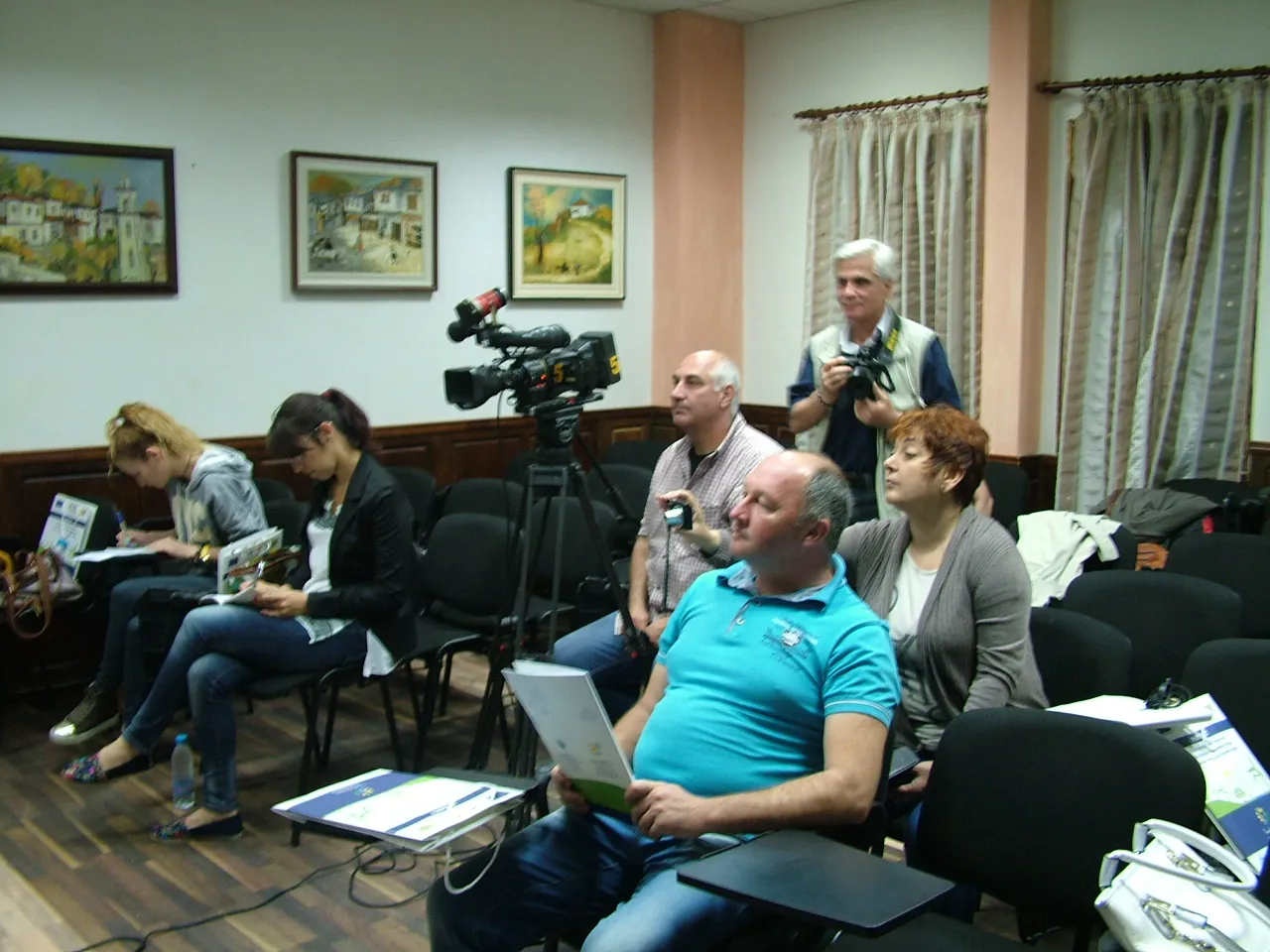 Журналисти и камери по време на пресконференция